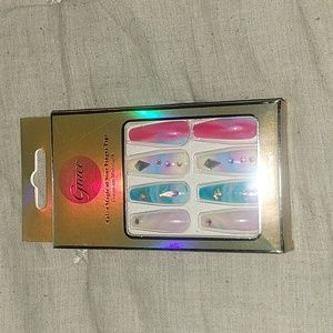 Fashion Press on Nails